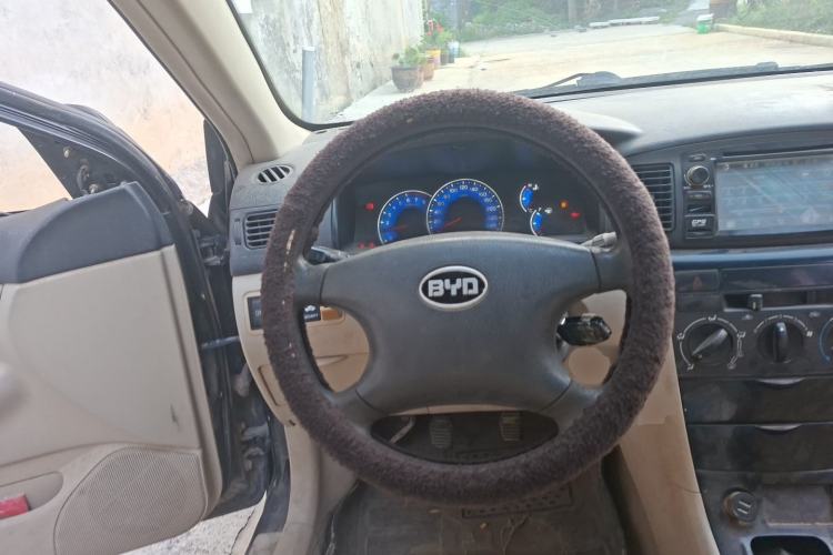Used BYD F3 2012 Energy-Saving Model 1.5L Manual Comfort Version Steering Wheel