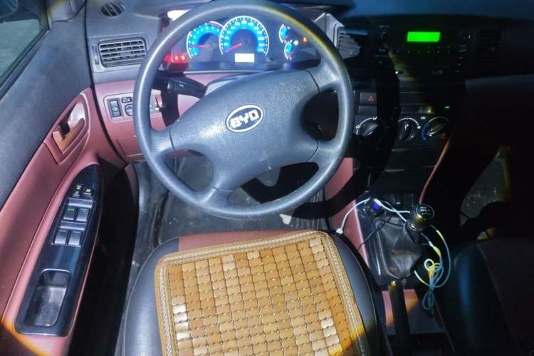 Used BYD F3 2012 Energy-Saving Model 1.5L Manual Comfort Version Steering Wheel