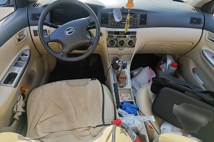 Used BYD F3 2012 Energy-Saving Model 1.5L Manual Comfort Version Center Console
