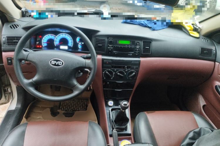 Used BYD F3 2012 Energy-Saving Model 1.5L Manual Comfort Version Center Console