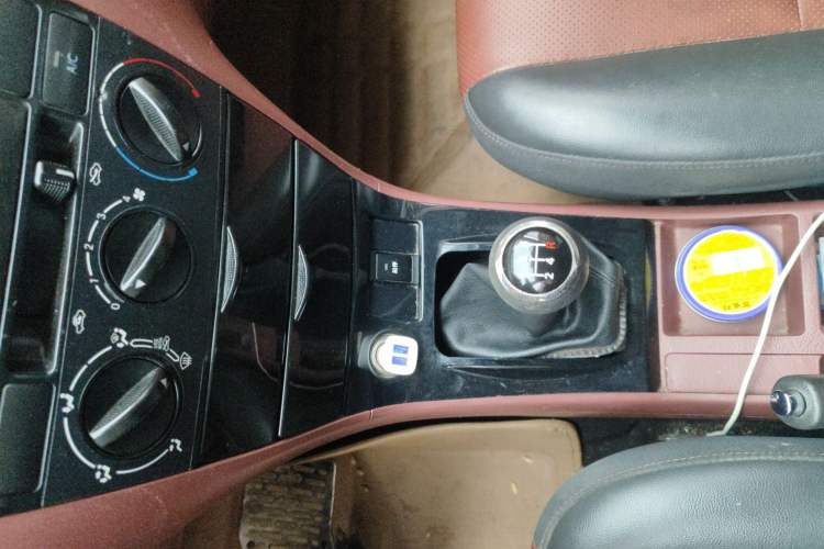 Used BYD F3 2012 Energy-Saving Model 1.5L Manual Comfort Version Gear Lever