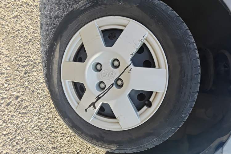 Used BYD F3 2012 Energy-Saving Model 1.5L Manual Comfort Version Right Front Wheel Hub