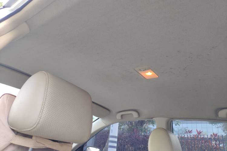 Used BYD F3 2012 Energy-Saving Model 1.5L Manual Comfort Version Headliner