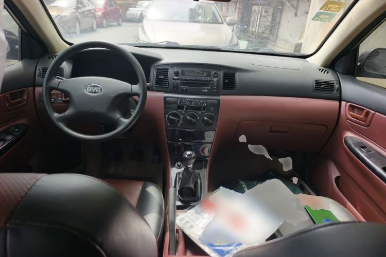 Used BYD F3 2012 Energy-Saving Model 1.5L Manual Comfort Version Center Console