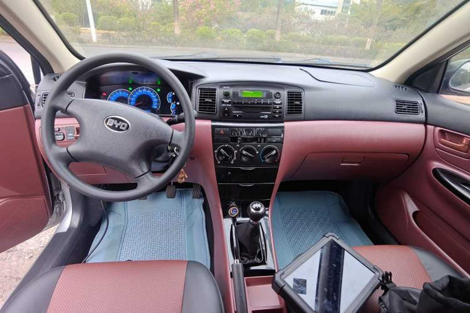 Used BYD F3 2012 Energy-Saving Model 1.5L Manual Comfort Version Center Console