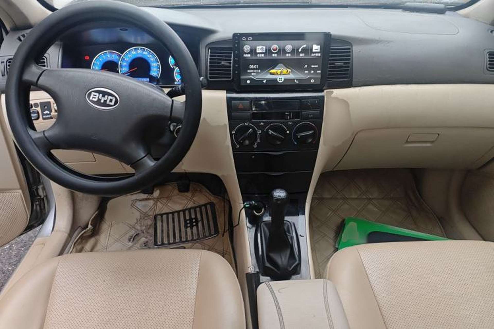 Used BYD F3 2012 Energy-Saving Model 1.5L Manual Comfort Version Center Console