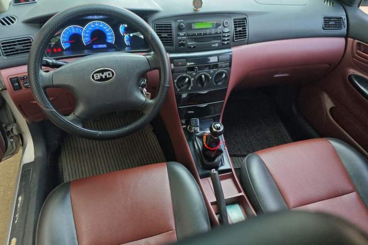 Used BYD F3 2012 Energy-Saving Model 1.5L Manual Comfort Version Center Console