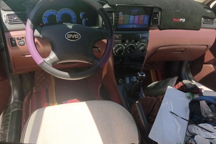 Used BYD F3 2012 Energy-Saving Model 1.5L Manual Comfort Version Center Console