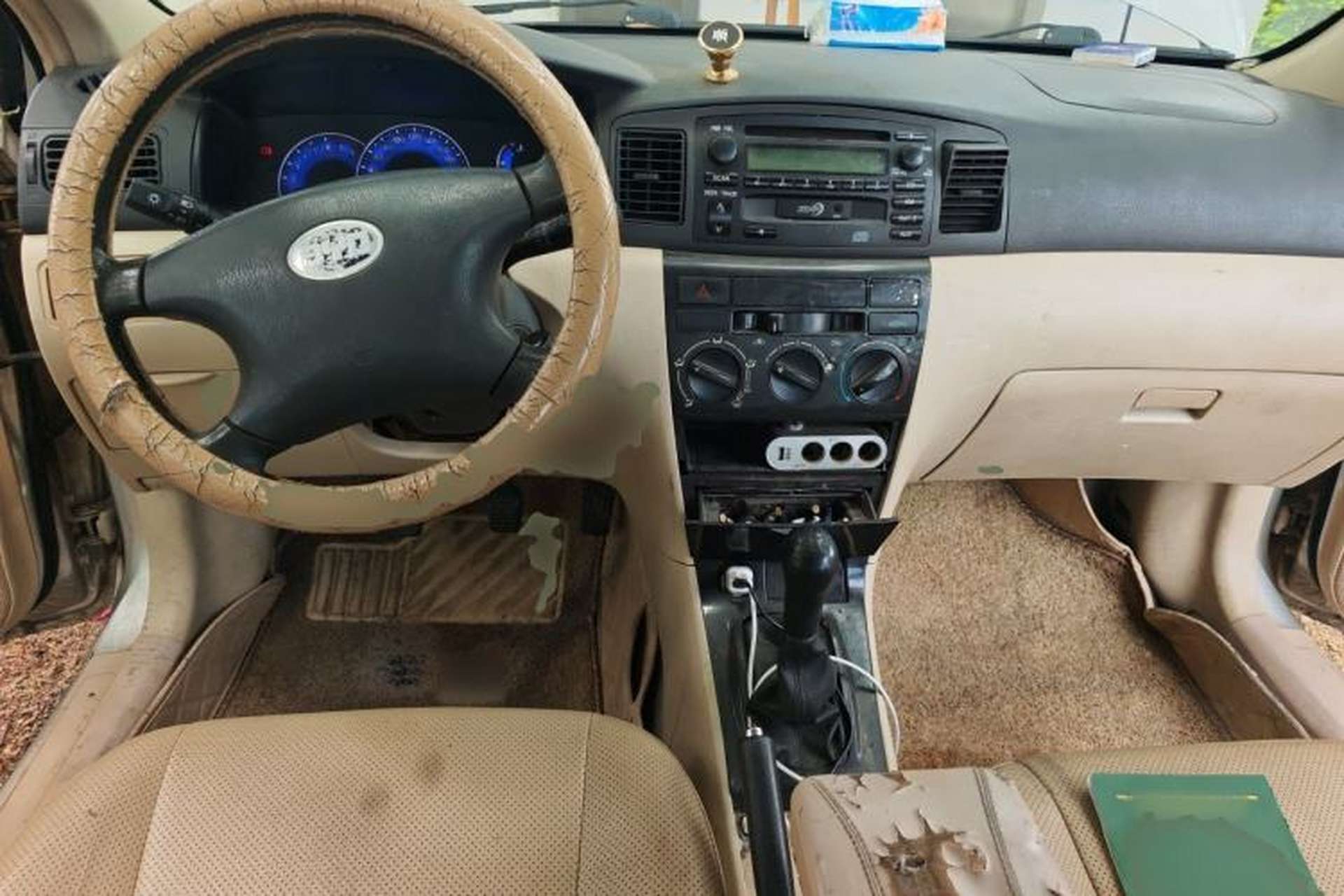 Used BYD F3 2012 Energy-Saving Edition 1.5L Manual Standard Model Center Console