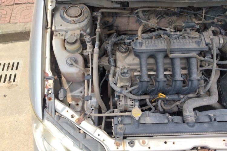 Used BYD F3 2012 Energy-Saving Model 1.5L Manual Comfort Version Engine Bay Right