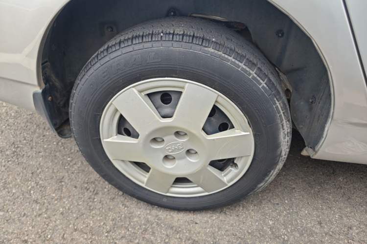 Used BYD F3 2012 Energy-Saving Model 1.5L Manual Comfort Version Exterior 5