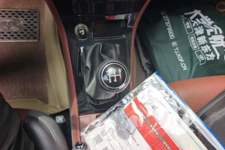 Used BYD F3 2012 Energy-Saving Model 1.5L Manual Comfort Version Gear Lever