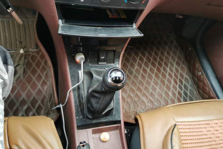 Used BYD F3 2012 Energy-Saving Model 1.5L Manual Comfort Version Gear Lever