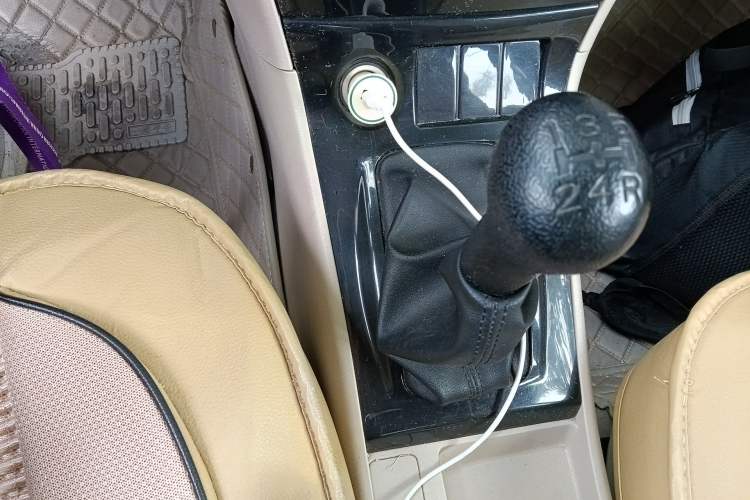 Used BYD F3 2012 Energy-Saving Edition 1.5L Manual Standard Model Gear Lever
