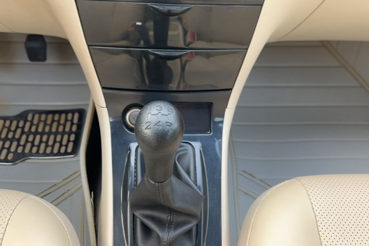 Used BYD F3 2012 Energy-Saving Model 1.5L Manual Comfort Version Gear Lever