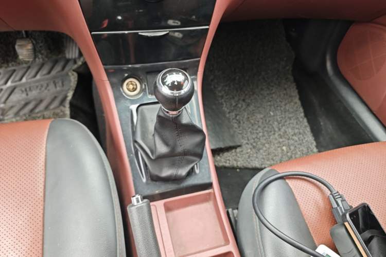 Used BYD F3 2012 Energy-Saving Model 1.5L Manual Comfort Version Gear Lever