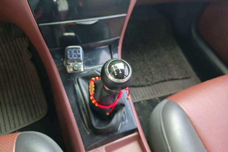 Used BYD F3 2012 Energy-Saving Model 1.5L Manual Comfort Version Gear Lever