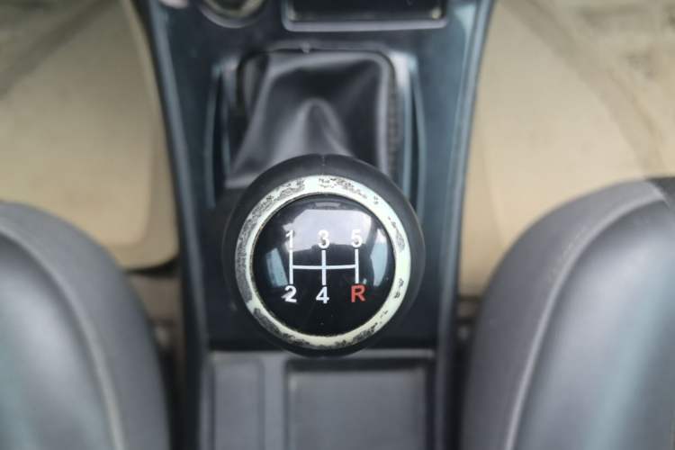 Used BYD F3 2012 Energy-Saving Model 1.5L Manual Comfort Version Gear Lever