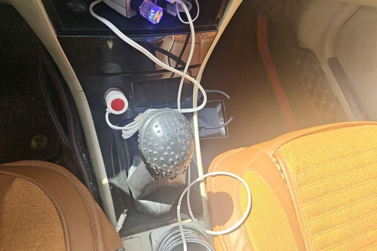Used BYD F3 2012 Energy-Saving Model 1.5L Manual Comfort Version Gear Lever
