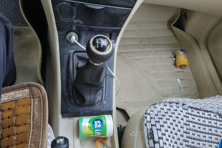 Used BYD F3 2012 Energy-Saving Model 1.5L Manual Comfort Version Gear Lever