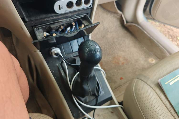 Used BYD F3 2012 Energy-Saving Edition 1.5L Manual Standard Model Gear Lever