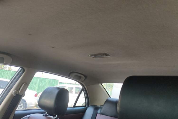 Used BYD F3 2012 Energy-Saving Model 1.5L Manual Comfort Version Headliner
