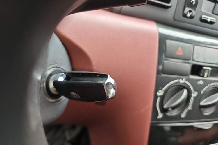 Used BYD F3 2012 Energy-Saving Model 1.5L Manual Comfort Version Interior 1