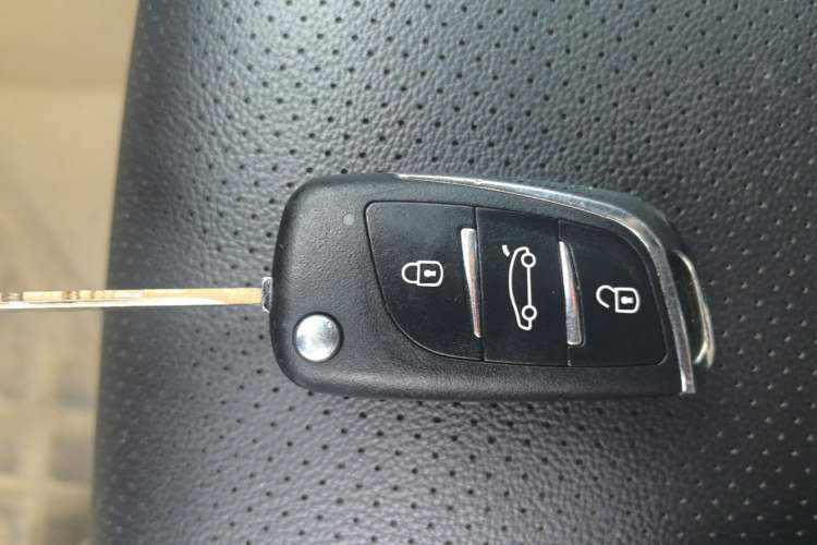 Used BYD F3 2012 Energy-Saving Model 1.5L Manual Comfort Version Interior 1