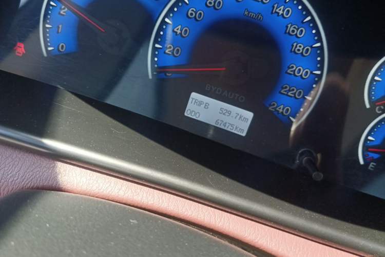Used BYD F3 2012 Energy-Saving Model 1.5L Manual Comfort Version Odometer Close Up