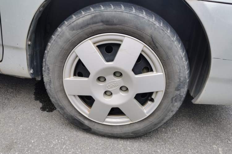 Used BYD F3 2012 Energy-Saving Model 1.5L Manual Comfort Version Right Front Wheel Hub