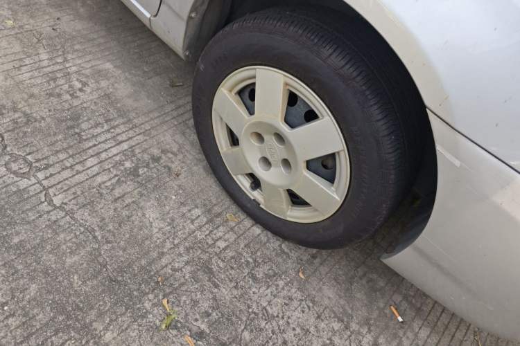 Used BYD F3 2012 Energy-Saving Model 1.5L Manual Comfort Version Right Front Wheel Hub