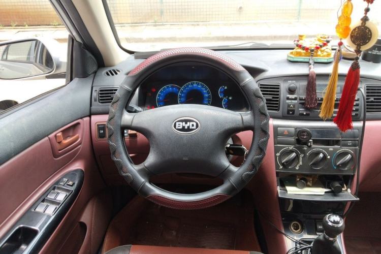 Used BYD F3 2012 Energy-Saving Model 1.5L Manual Comfort Version Steering Wheel