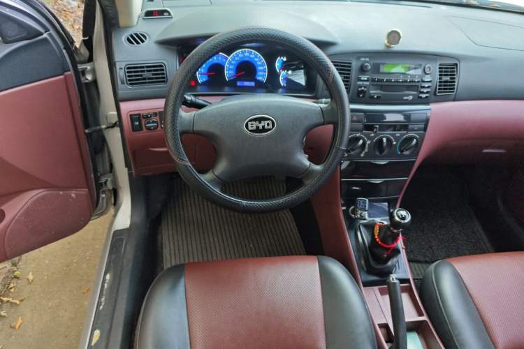 Used BYD F3 2012 Energy-Saving Model 1.5L Manual Comfort Version Steering Wheel