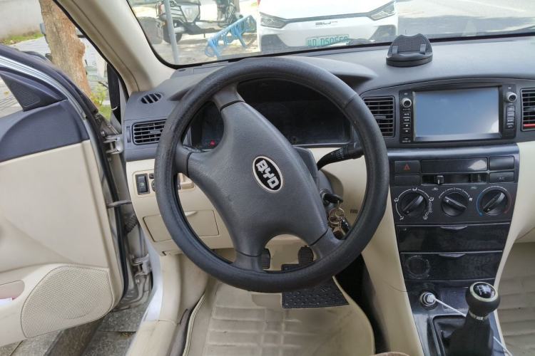 Used BYD F3 2012 Energy-Saving Model 1.5L Manual Comfort Version Steering Wheel