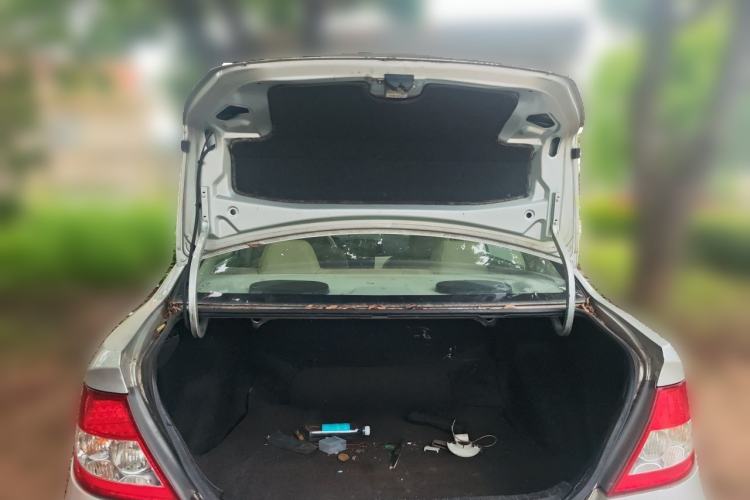 Used BYD F3 2012 Energy-Saving Edition 1.5L Manual Standard Model Trunk