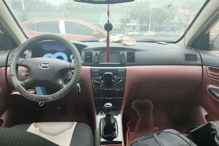 Used BYD F3 2012 Energy-Saving Model 1.5L Manual Comfort Version Center Console