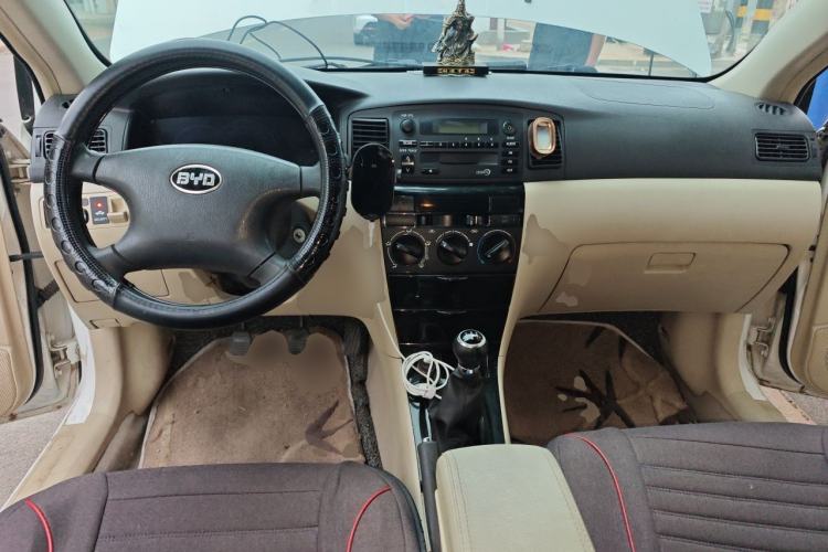 Used BYD F3 2012 Energy-Saving Model 1.5L Manual Comfort Version Center Console