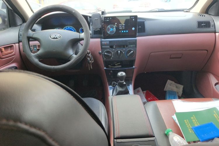 Used BYD F3 2012 Energy-Saving Model 1.5L Manual Comfort Version Center Console