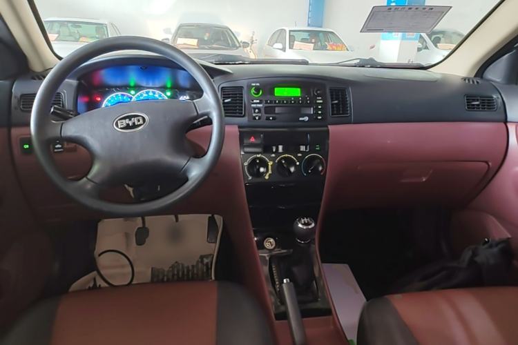 Used BYD F3 2012 Energy-Saving Model 1.5L Manual Comfort Version Center Console