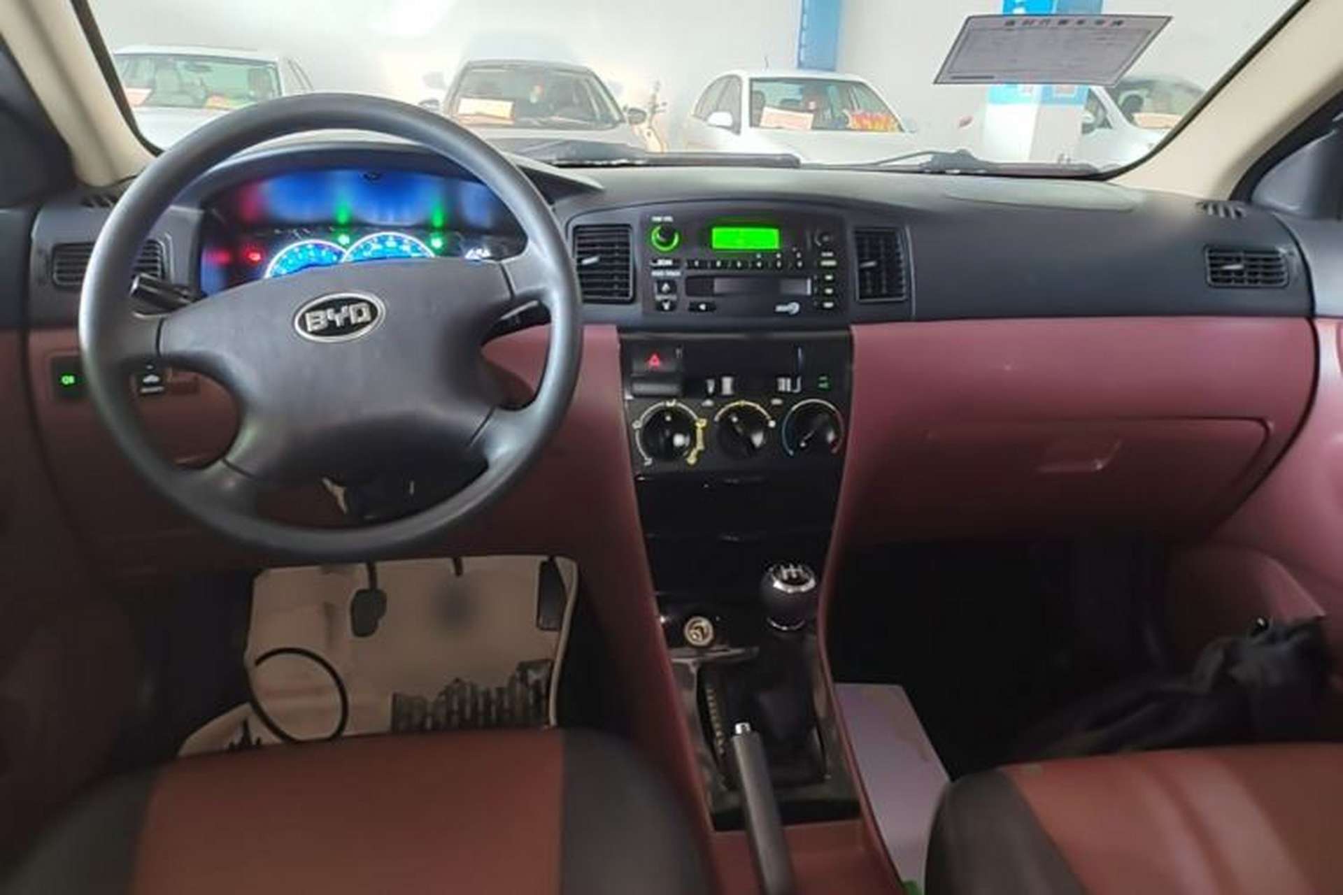 Used BYD F3 2012 Energy-Saving Model 1.5L Manual Comfort Version Center Console