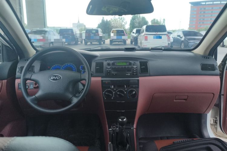 Used BYD F3 2012 Energy-Saving Model 1.5L Manual Comfort Version Center Console