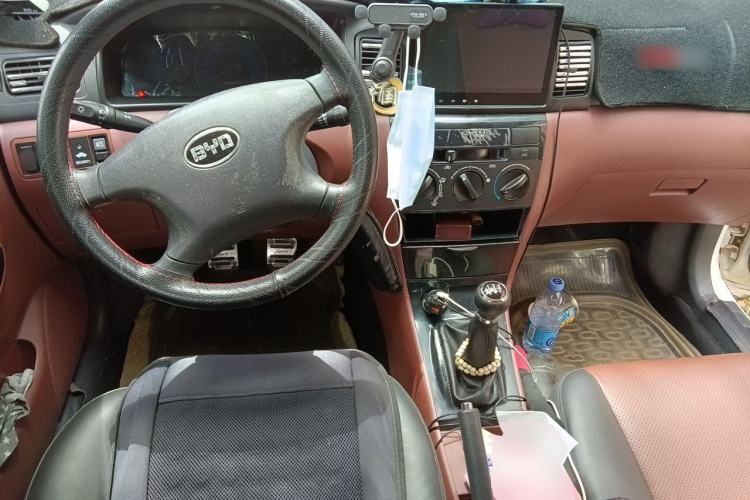 Used BYD F3 2012 Energy-Saving Model 1.5L Manual Comfort Version Center Console