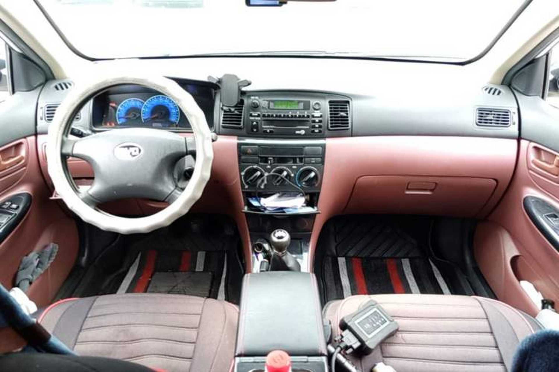 Used BYD F3 2012 Energy-Saving Model 1.5L Manual Comfort Version Center Console