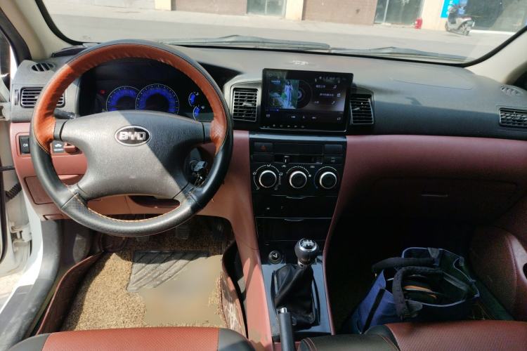 Used BYD F3 2012 Energy-Saving Model 1.5L Manual Comfort Version Center Console