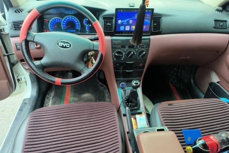Used BYD F3 2012 Energy-Saving Edition 1.5L Manual Standard Model Center Console
