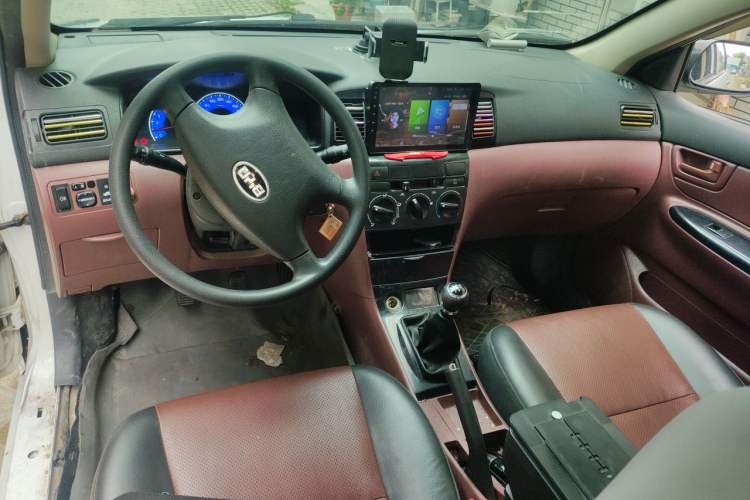 Used BYD F3 2012 Energy-Saving Model 1.5L Manual Comfort Version Center Console