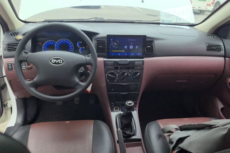 Used BYD F3 2012 Energy-Saving Model 1.5L Manual Comfort Version Center Console