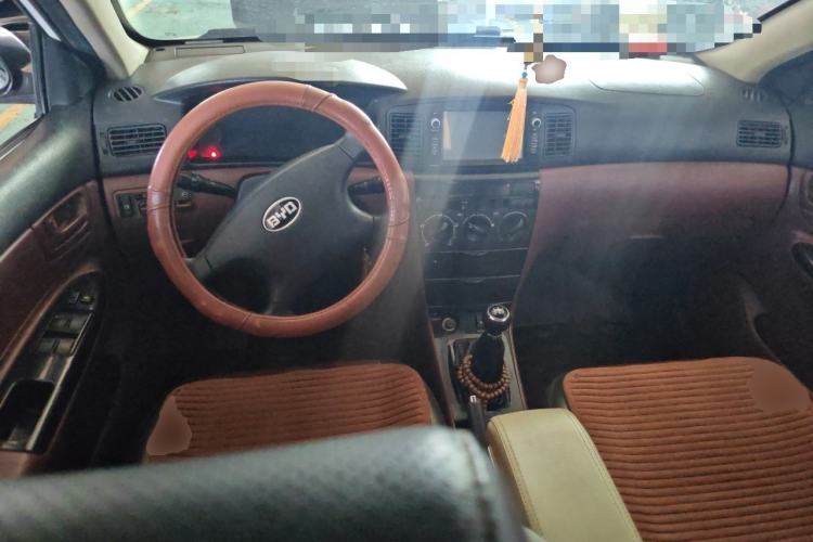 Used BYD F3 2012 Energy-Saving Model 1.5L Manual Comfort Version Center Console