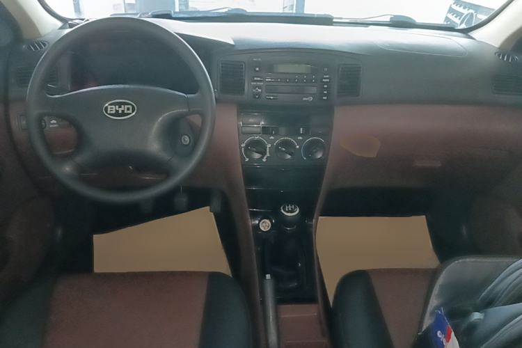 Used BYD F3 2012 Energy-Saving Edition 1.5L Manual Standard Model Center Console