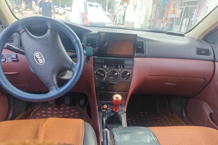Used BYD F3 2012 Energy-Saving Model 1.5L Manual Comfort Version Center Console